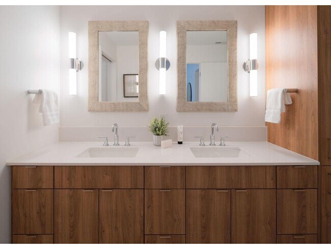 Building Photo - 7 West Dr