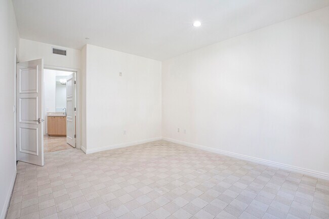 Building Photo - 476 Caruso Ave