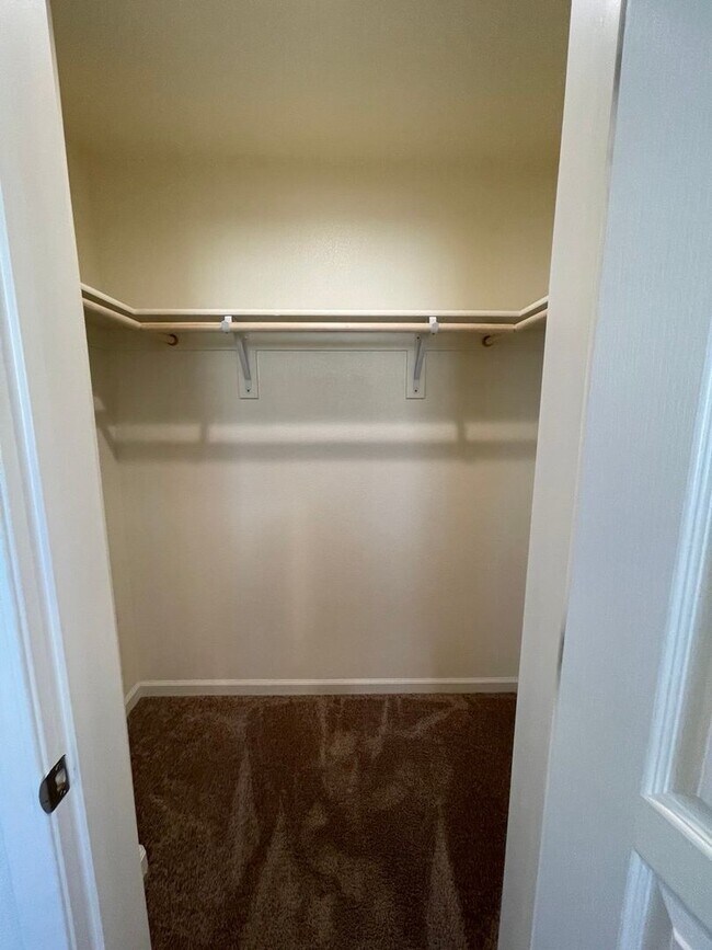 Building Photo - Summer Special $200 Off 1st Month Rent!!!