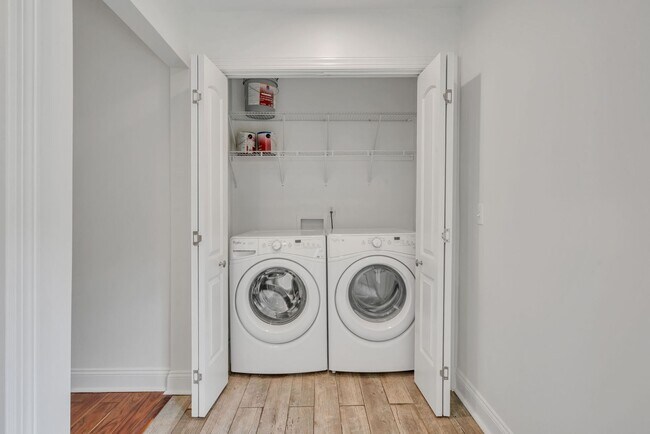 Building Photo - Remodeled house in great location in East Nashville