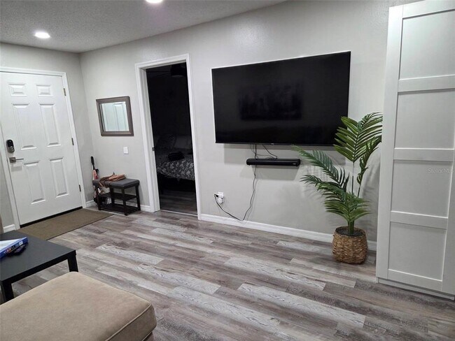 Building Photo - 8024 Candlewoode Dr