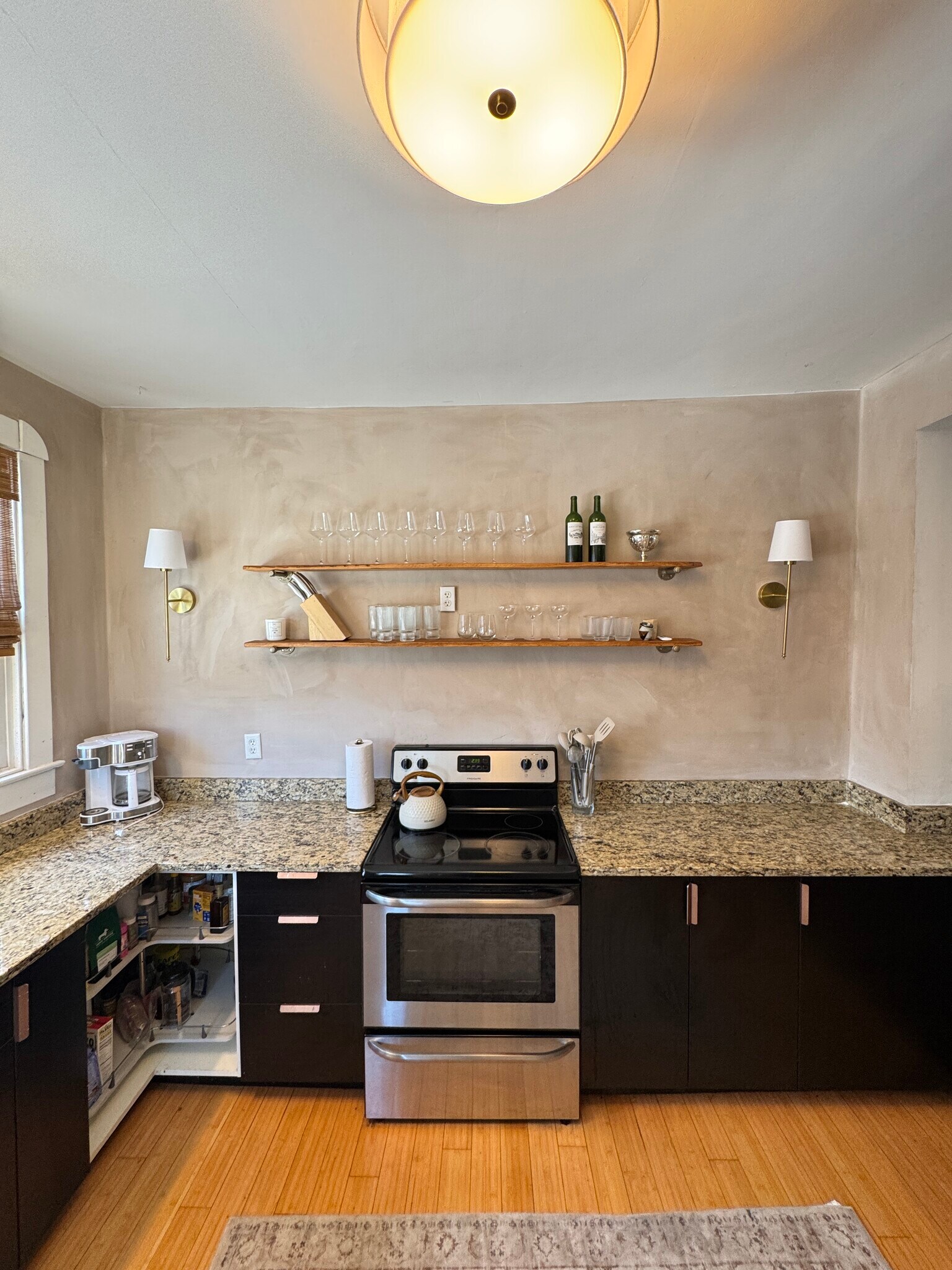 Building Photo - 951 Tecumseh St