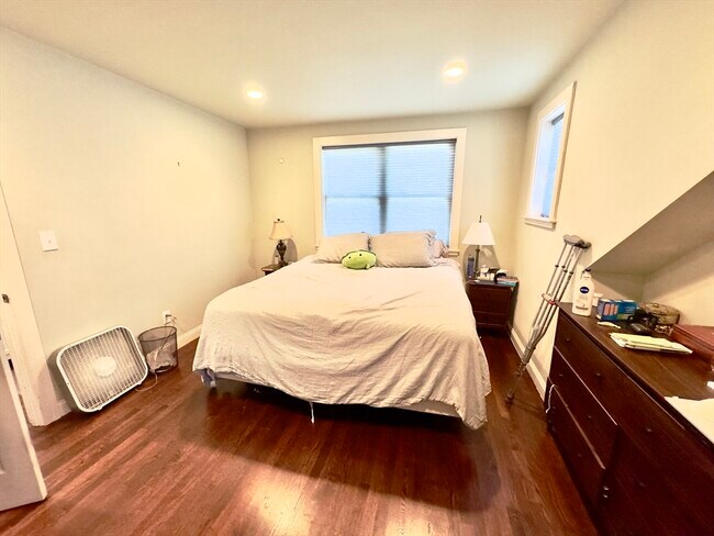 Building Photo - 8 Fox Point Rd