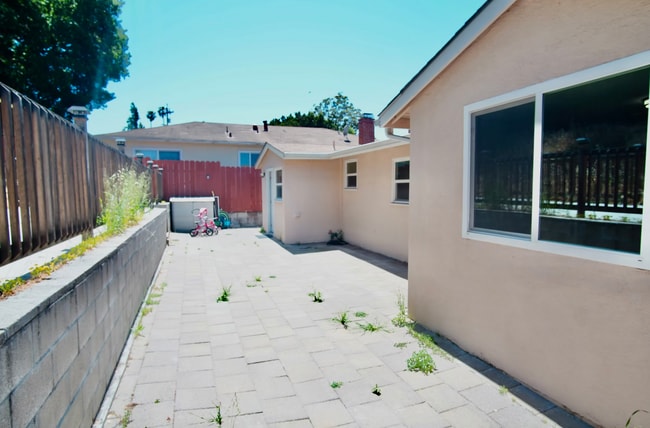 Building Photo - 18420 Crest Ave