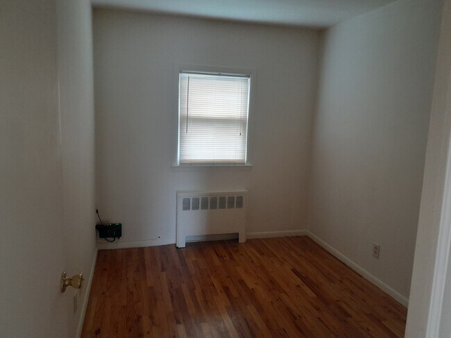 Bedroom 2 - 8001 Langdale St