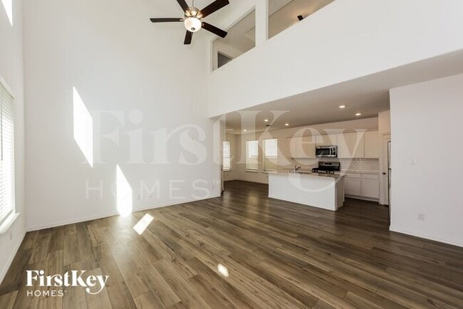 Building Photo - 2548 Northcote Dr