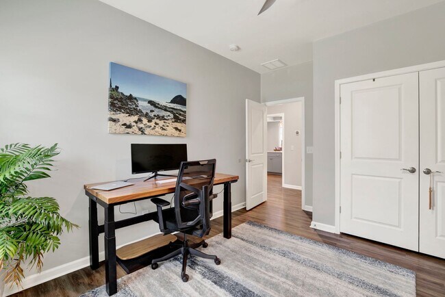 Building Photo - Savannah Quarters!