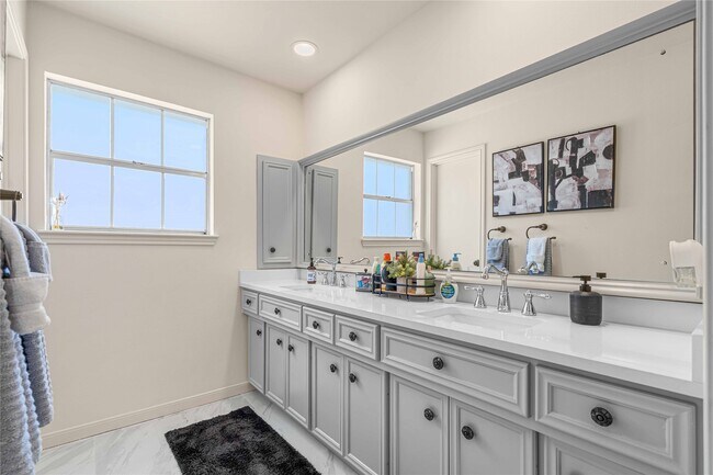 Building Photo - 5606 Graystone Ln