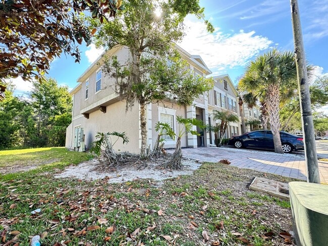 Building Photo - Fully Furnished 5-Bed End-Unit Townhome with Hot Tub in Gated Coral Cay! WASHER & DRYER INCLUDED!