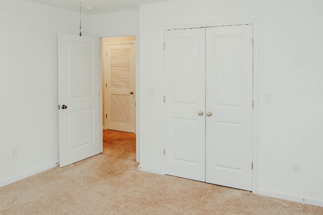 Building Photo - 5 Huntress Dr