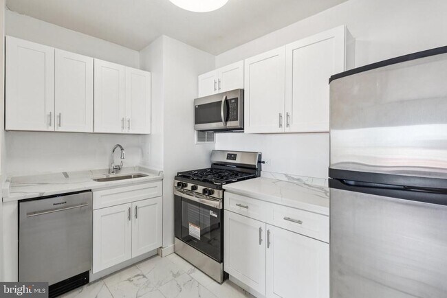 Building Photo - 200 Locust St