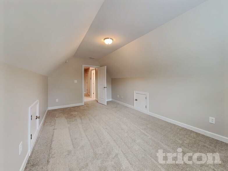 Building Photo - 262 Dundalk Dr