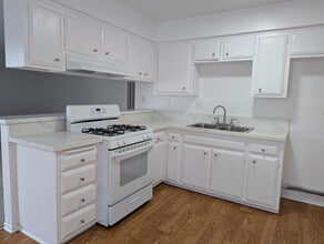 Building Photo - Charter House Apartments