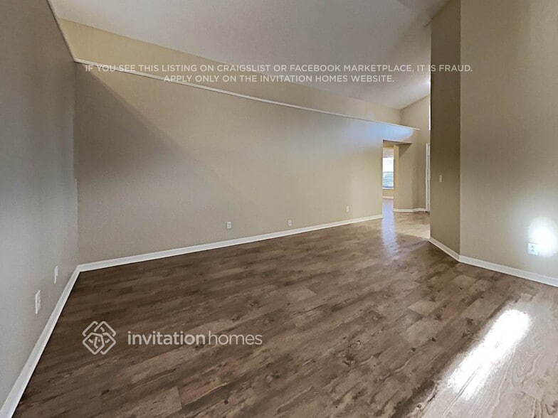 Building Photo - 13768 Meadowpark Ave