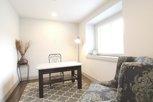 Building Photo - 5251 Lymbar Dr