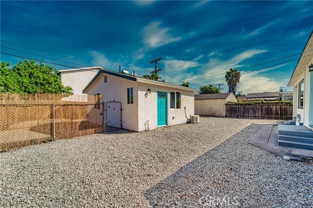 Building Photo - 11420 Clovis Ave