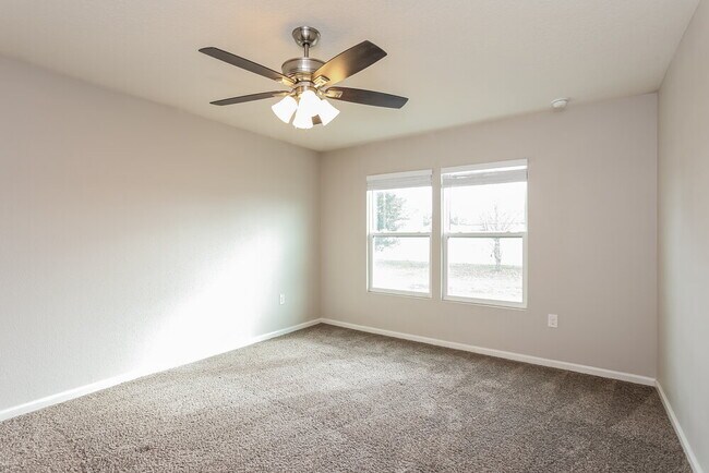 Building Photo - 6780 Sandle Dr