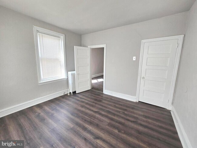 Building Photo - 925 S 59th St