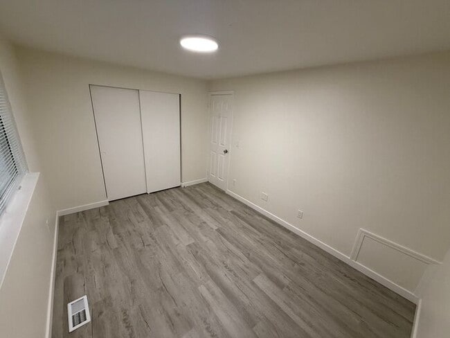 Building Photo - Wonderful 3 Bedroom Duplex in Puyallup!