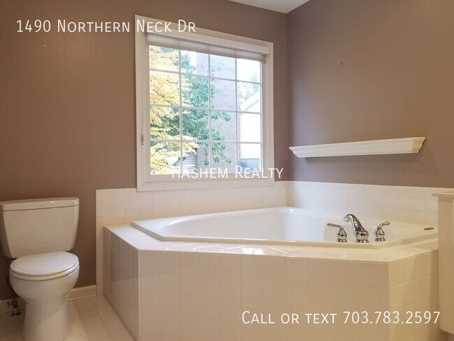 Building Photo - 1490 Northern Neck Dr
