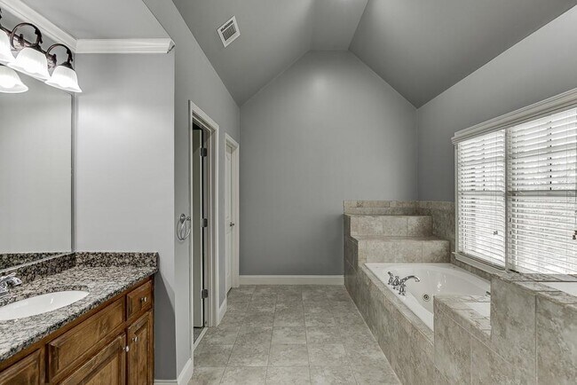 Building Photo - 4537 Grandview Pkwy