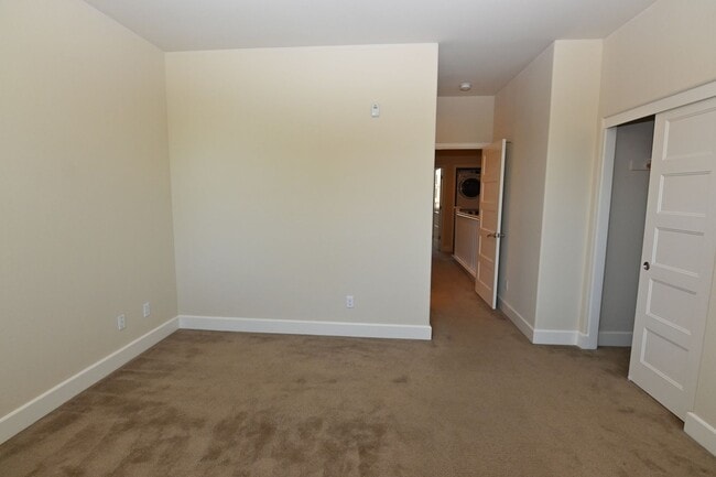 Building Photo - Tralee Village-Tri-Level Townhome, Modern ...
