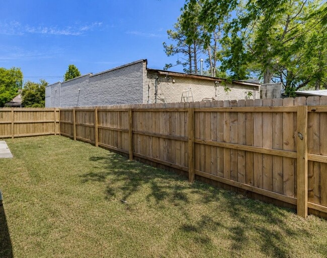 Building Photo - 960 Blythe St