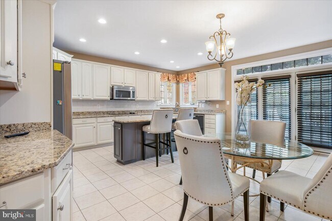 Building Photo - 1710 Stone Ivy Pl