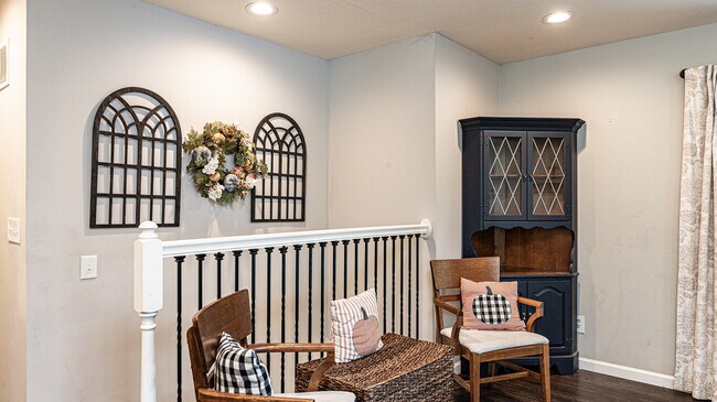 Building Photo - 405 NE Richardson Pl