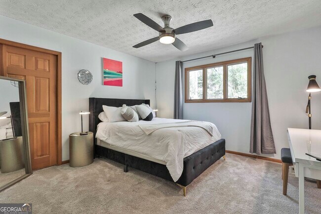 Building Photo - 115 Rolling Green