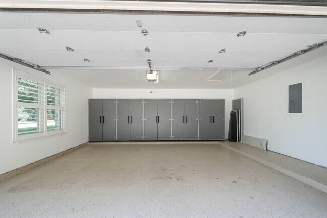 Building Photo - 3215 Sesbania Dr