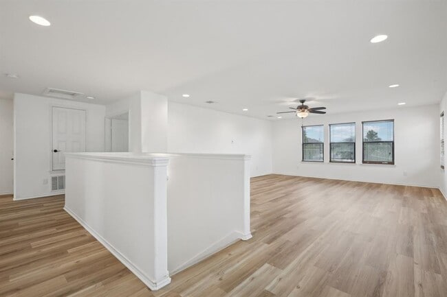Building Photo - 1001 Lily Pad Ln