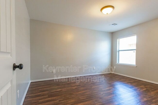 Building Photo - 8037 Waters Edge Way