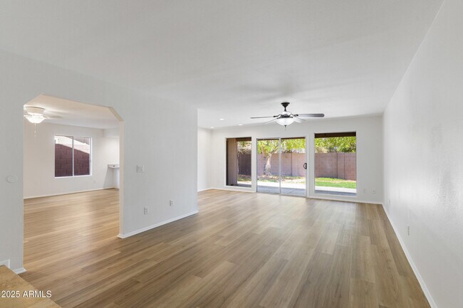 Building Photo - 417 W Mission Dr