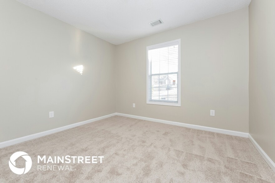 Building Photo - 1005 Maria Dr