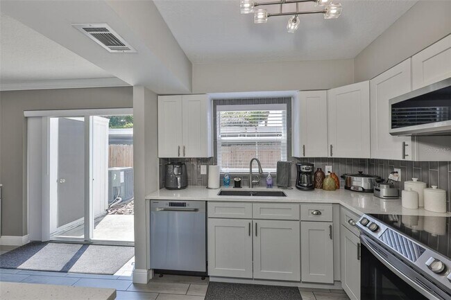 Building Photo - 2011-A S Carolina Ave