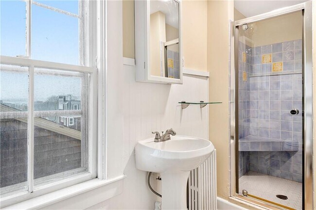 Building Photo - 427 Spring St