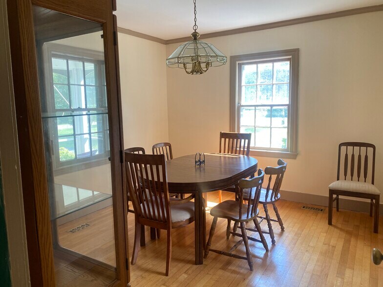 Building Photo - 3627 Riverview Dr