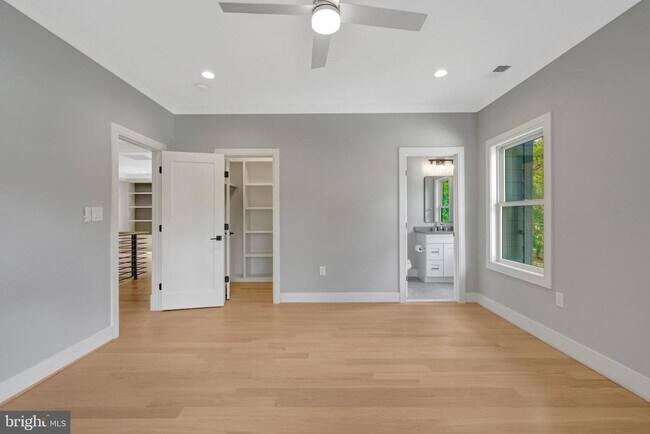 Building Photo - 6226 Kellogg Dr