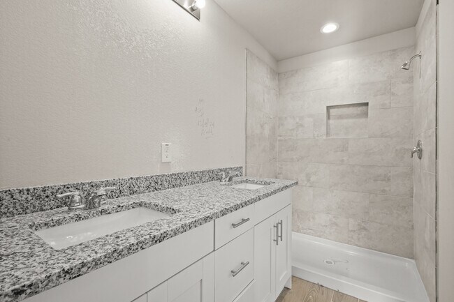 Building Photo - 9005 Judwin St