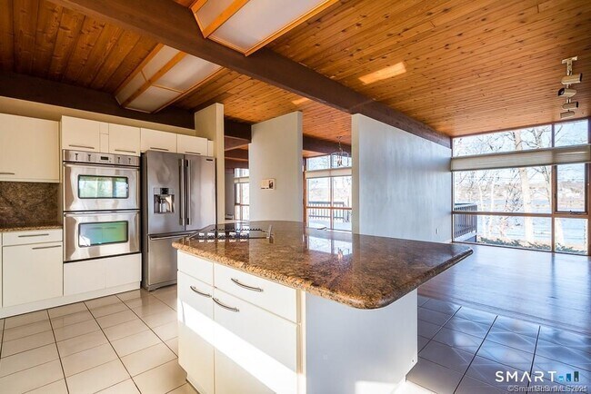 Building Photo - 80 Skyline Dr