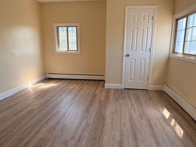 Building Photo - 476 Wethersfield Ave