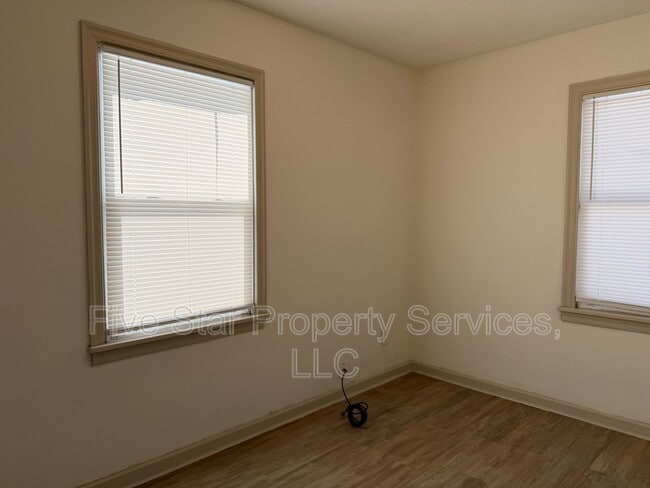 Building Photo - 3036 Louise Ln