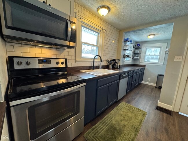 Building Photo - 6186 Evanston Ave