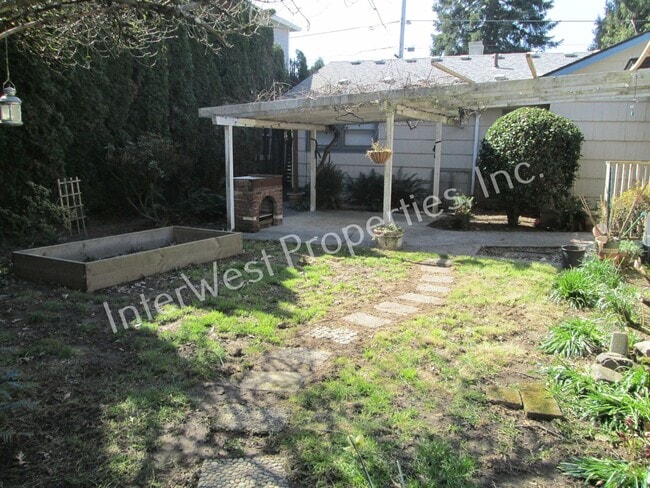 Building Photo - Montavilla Cutie! 2bd 1 ba home with Garag...