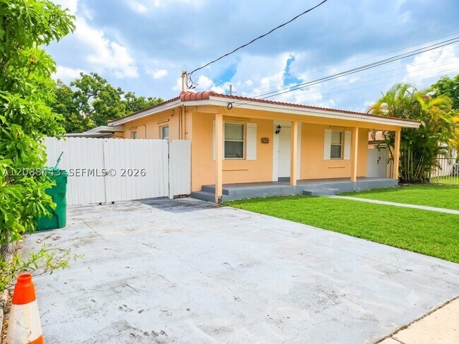 Building Photo - 325 SW 63rd Ave