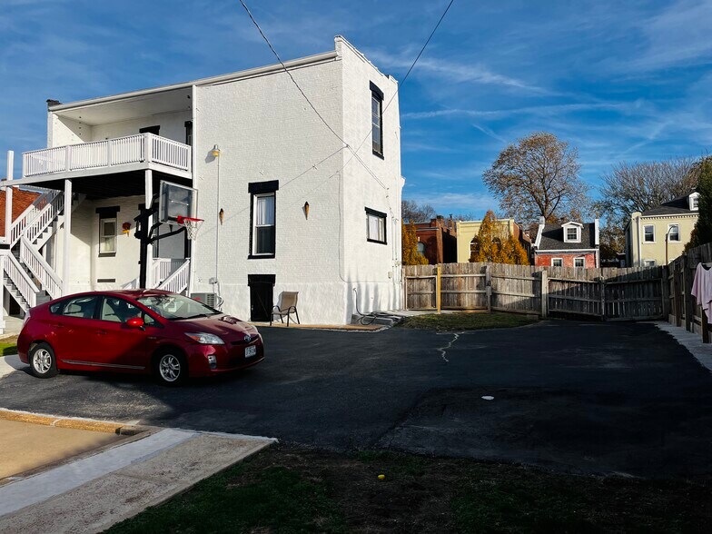 Building Photo - 2811 Indiana Ave