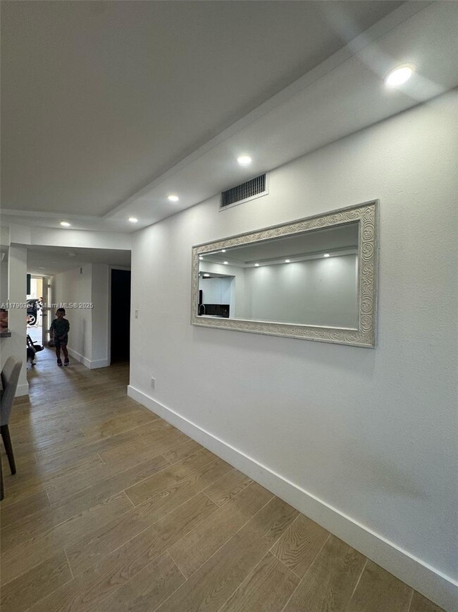 Building Photo - 10044 S Ocean Dr