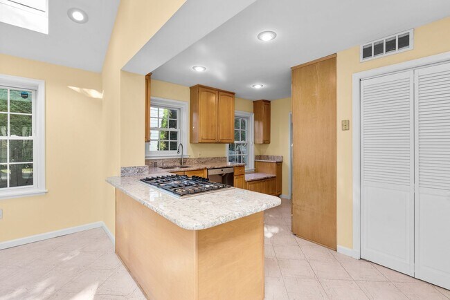 Building Photo - 3 Bed 3 Bath - Kensington Craftsman - Move In Ready