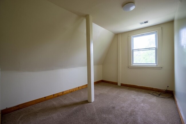 Building Photo - 204 Harvard Pl